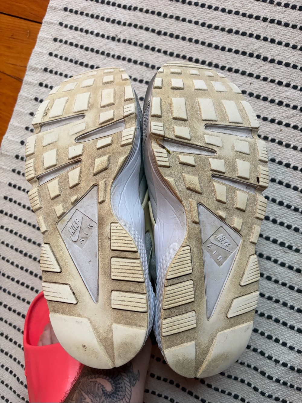 Nike Men’s Silver Air Huarache Sneakers - Picture 6 of 7